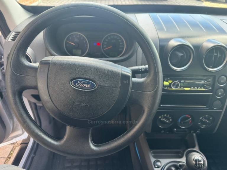 FORD - ECOSPORT - 2005/2006 - Prata - R$ 29.500,00