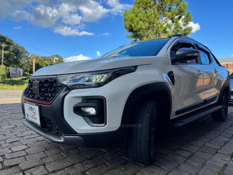FIAT - STRADA - 2023/2024 - Branca - R$ 132.000,00