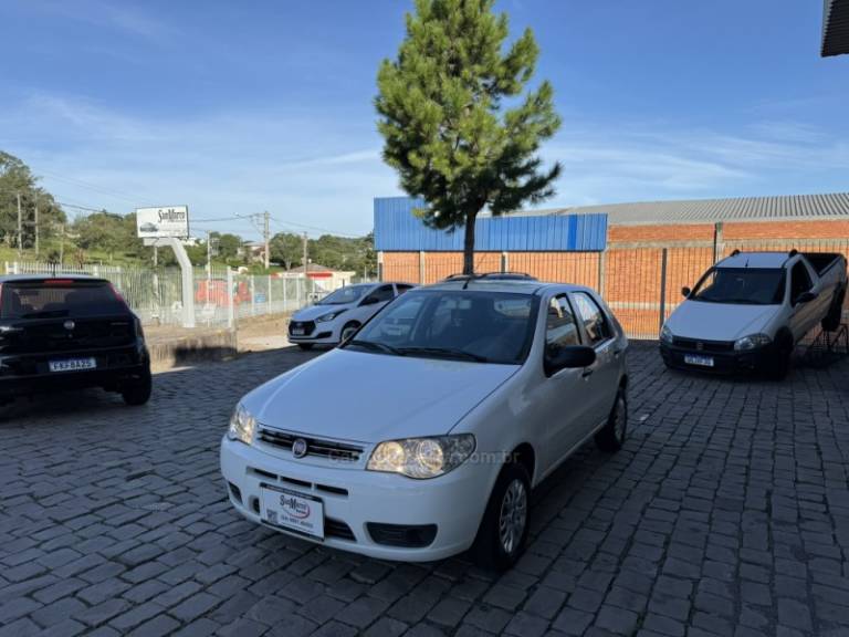 FIAT - PALIO - 2014/2014 - Branca - R$ 34.000,00