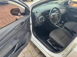 CHEVROLET - ONIX - 2013/2013 - Branca - R$ 40.000,00