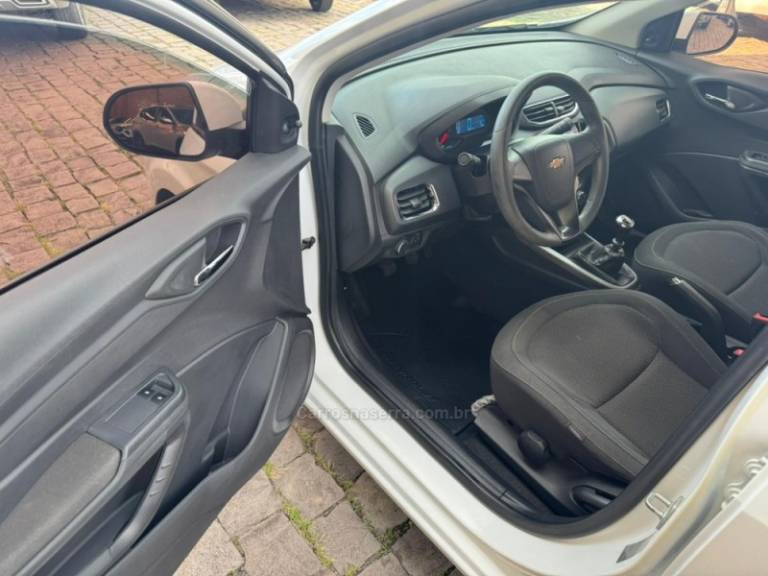 CHEVROLET - ONIX - 2013/2013 - Branca - R$ 40.000,00
