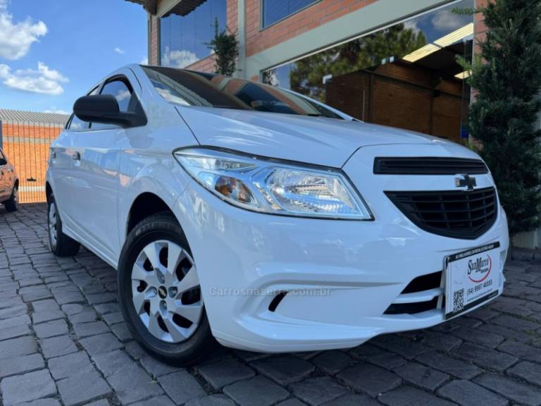 CHEVROLET - ONIX - 2015/2016 - Branca - R$ 47.000,00
