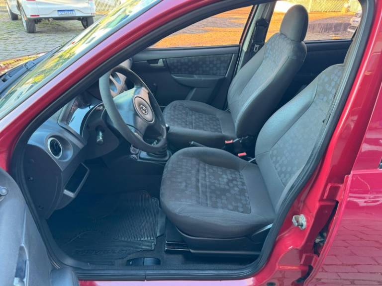 CHEVROLET - PRISMA - 2009/2010 - Vermelha - R$ 26.000,00