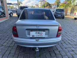 CHEVROLET - CORSA - 2000/2001 - Prata - R$ 14.000,00