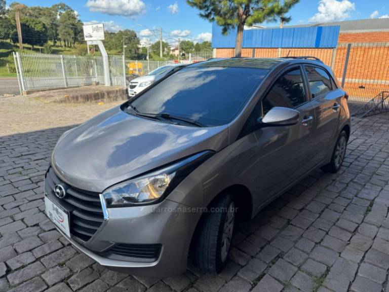 HYUNDAI - HB20 - 2018/2018 - Prata - R$ 58.000,00