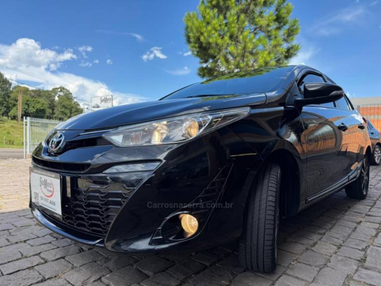 TOYOTA - YARIS - 2020/2021 - Preta - R$ 88.000,00