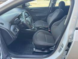 CHEVROLET - ONIX - 2013/2014 - Branca - R$ 43.000,00