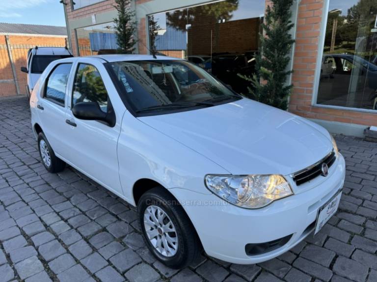 FIAT - PALIO - 2014/2014 - Branca - R$ 34.000,00