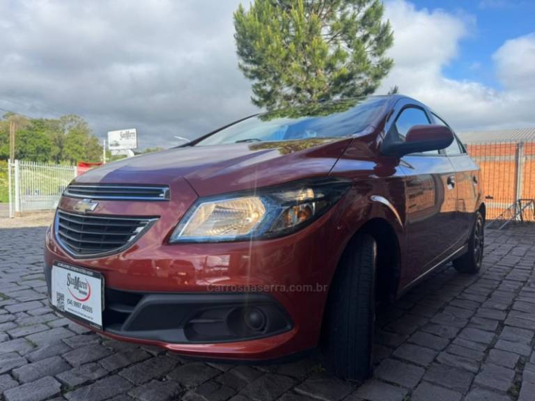 CHEVROLET - ONIX - 2013/2013 - Laranja - R$ 45.000,00