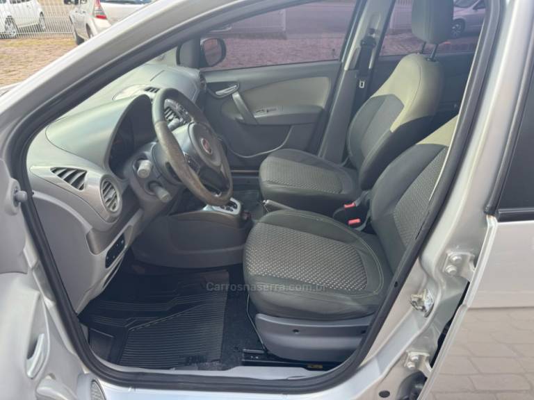 FIAT - SIENA - 2014/2015 - Prata - R$ 45.000,00
