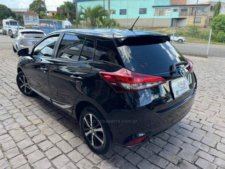 TOYOTA - YARIS - 2020/2021 - Preta - R$ 88.000,00