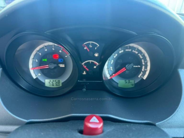 FORD - FIESTA - 2013/2014 - Prata - R$ 38.000,00