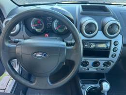 FORD - FIESTA - 2013/2014 - Prata - R$ 38.000,00