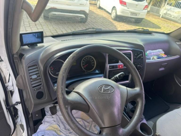 HYUNDAI - HR - 2011/2012 - Branca - R$ 98.000,00