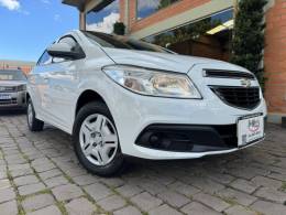 CHEVROLET - ONIX - 2013/2013 - Branca - R$ 40.000,00