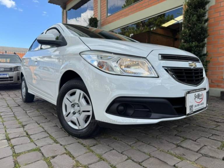 CHEVROLET - ONIX - 2013/2013 - Branca - R$ 40.000,00