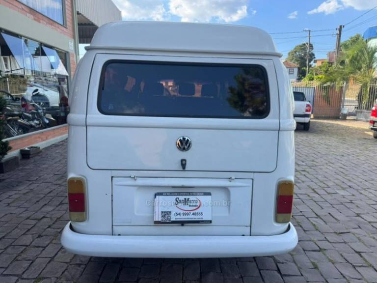 VOLKSWAGEN - KOMBI - 2003/2004 - Branca - R$ 36.000,00