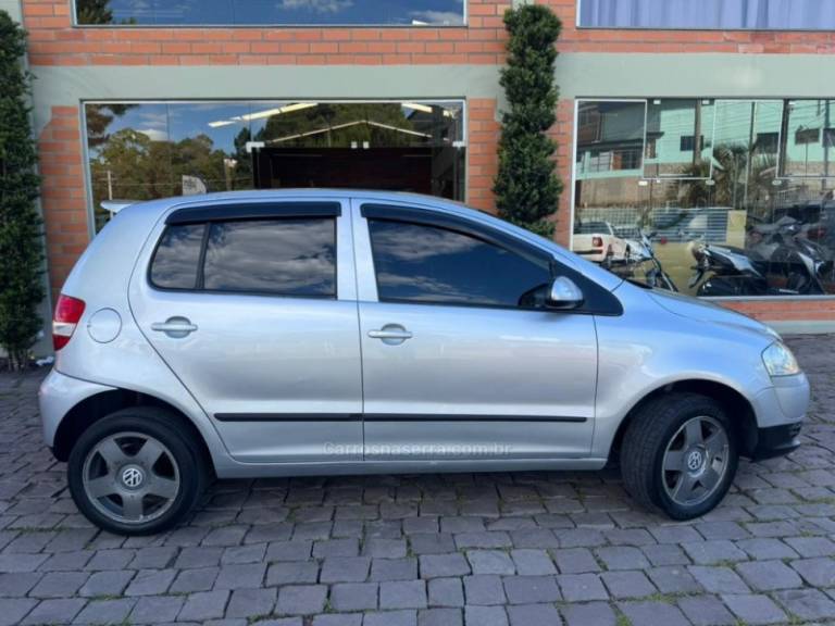 VOLKSWAGEN - FOX - 2008/2009 - Prata - R$ 26.000,00
