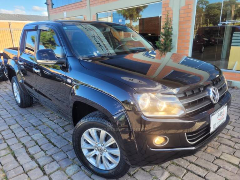 VOLKSWAGEN - AMAROK - 2010/2011 - Preta - R$ 85.000,00