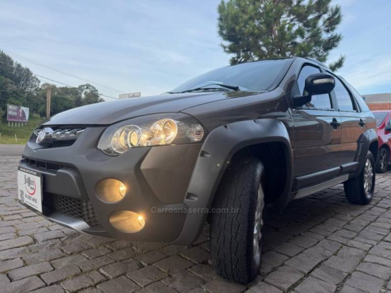 FIAT - PALIO - 2013/2014 - Cinza - R$ 47.000,00