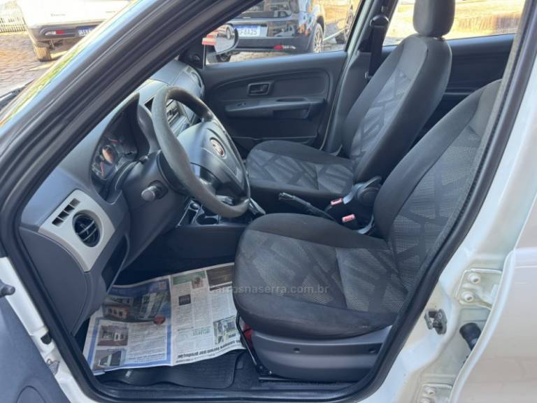 FIAT - PALIO - 2014/2014 - Branca - R$ 34.000,00
