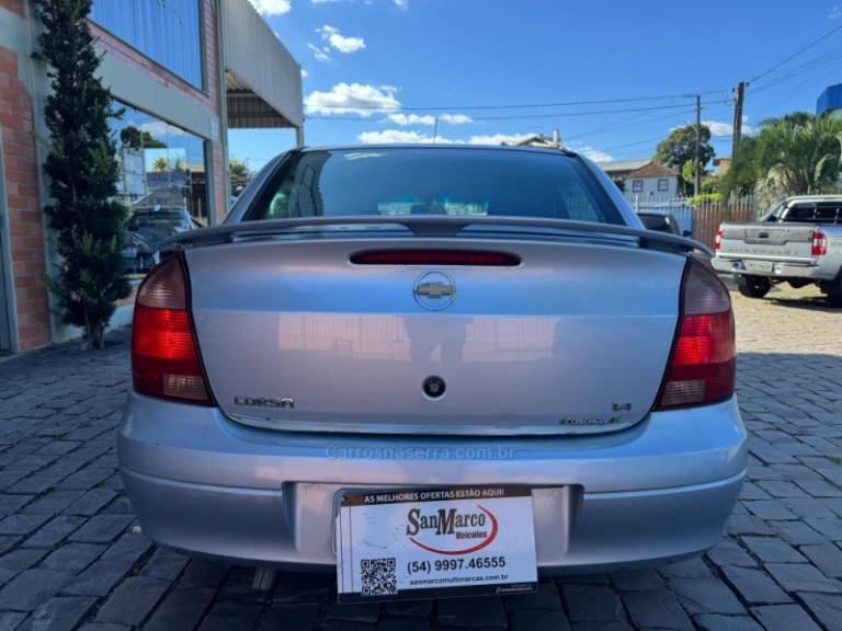 CHEVROLET - CORSA - 2011/2011 - Prata - R$ 26.000,00