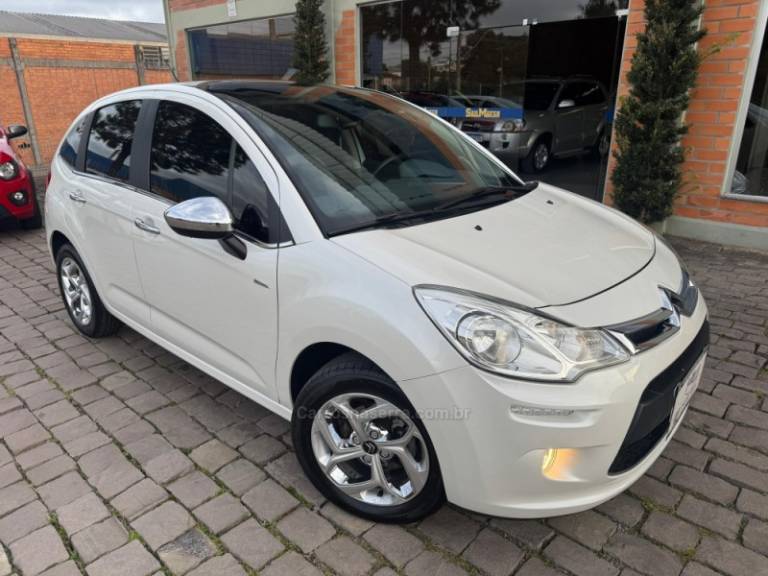 CITROËN - C3 - 2014/2015 - Branca - R$ 47.000,00