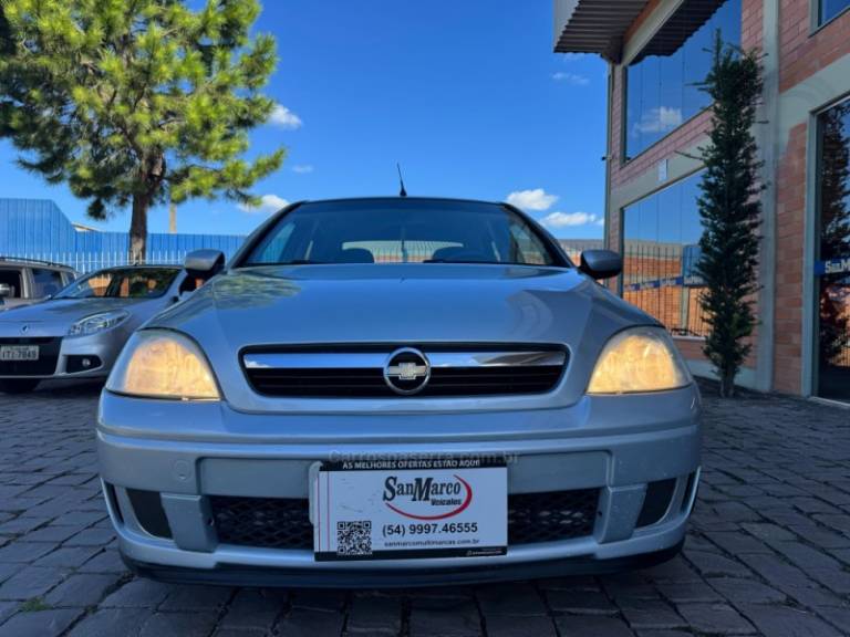 CHEVROLET - CORSA - 2011/2011 - Prata - R$ 26.000,00