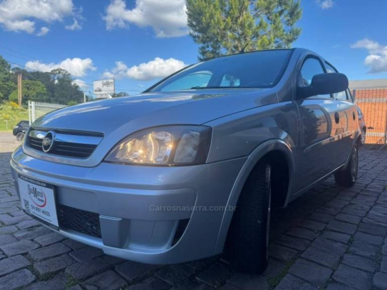 CHEVROLET - CORSA - 2012/2012 - Prata - R$ 35.000,00