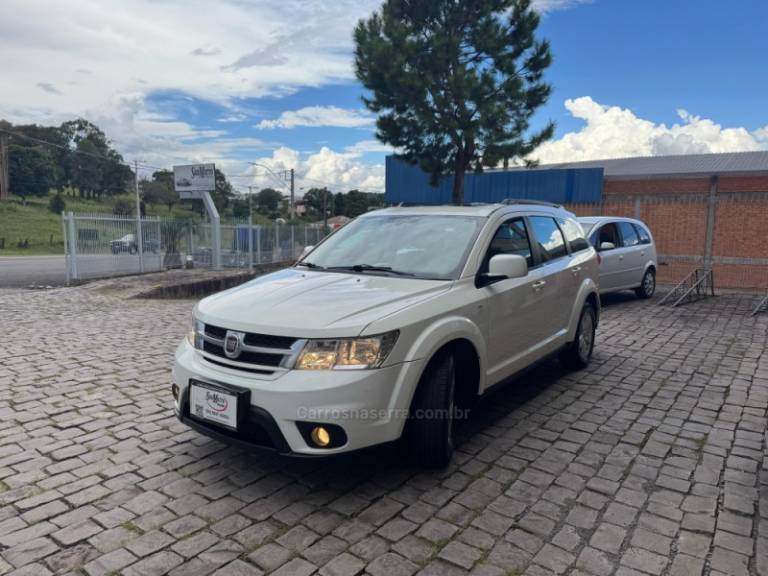FIAT - FREEMONT - 2012/2012 - Branca - R$ 55.000,00