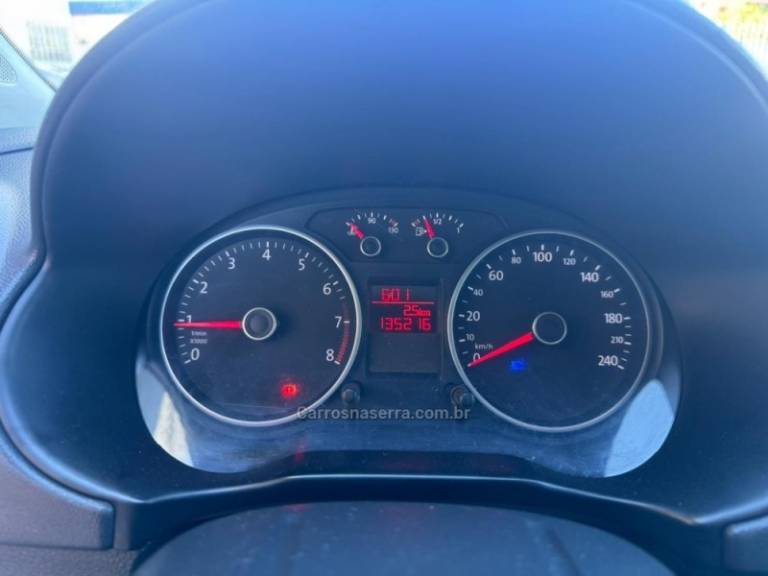 VOLKSWAGEN - SAVEIRO - 2015/2016 - Branca - R$ 43.000,00