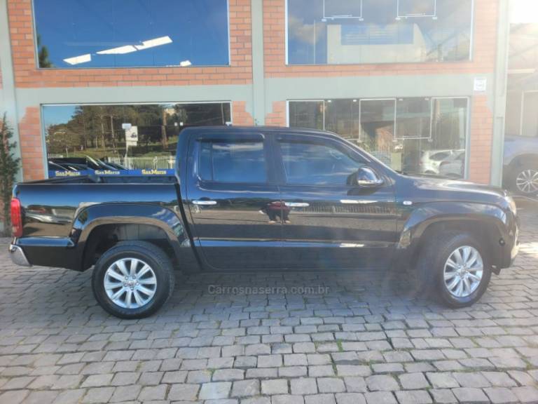 VOLKSWAGEN - AMAROK - 2010/2011 - Preta - R$ 85.000,00