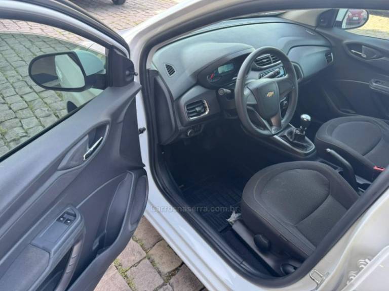 CHEVROLET - ONIX - 2013/2014 - Branca - R$ 43.000,00