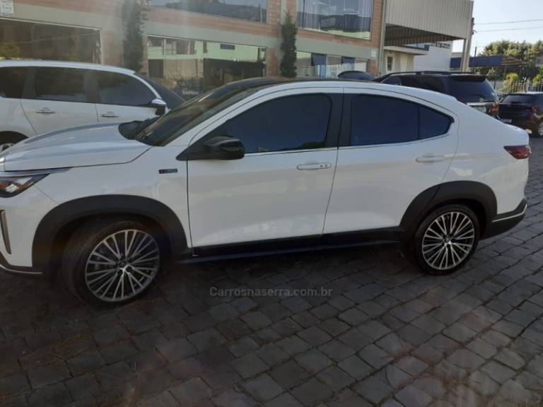 FIAT - FASTBACK - 2023/2024 - Branca - R$ 145.000,00