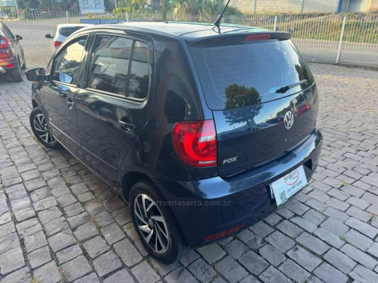 VOLKSWAGEN - FOX - 2010/2011 - Azul - R$ 33.000,00