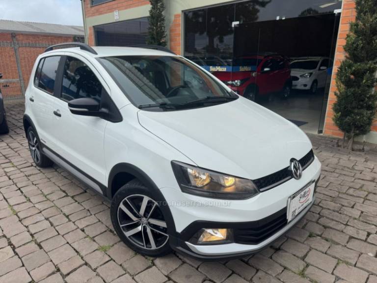 VOLKSWAGEN - FOX - 2018/2019 - Branca - R$ 65.000,00