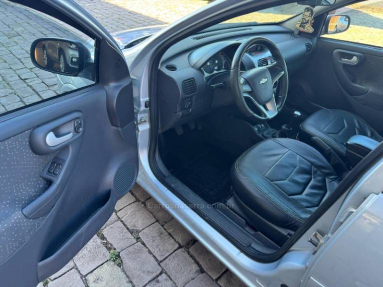 CHEVROLET - CORSA - 2011/2011 - Prata - R$ 26.000,00