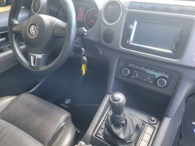 VOLKSWAGEN - AMAROK - 2010/2011 - Preta - R$ 85.000,00