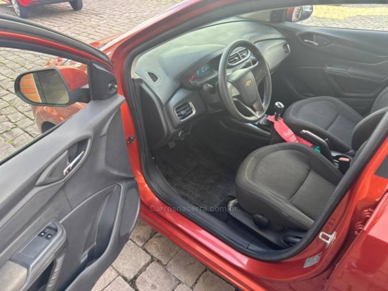 CHEVROLET - ONIX - 2013/2013 - Laranja - R$ 45.000,00