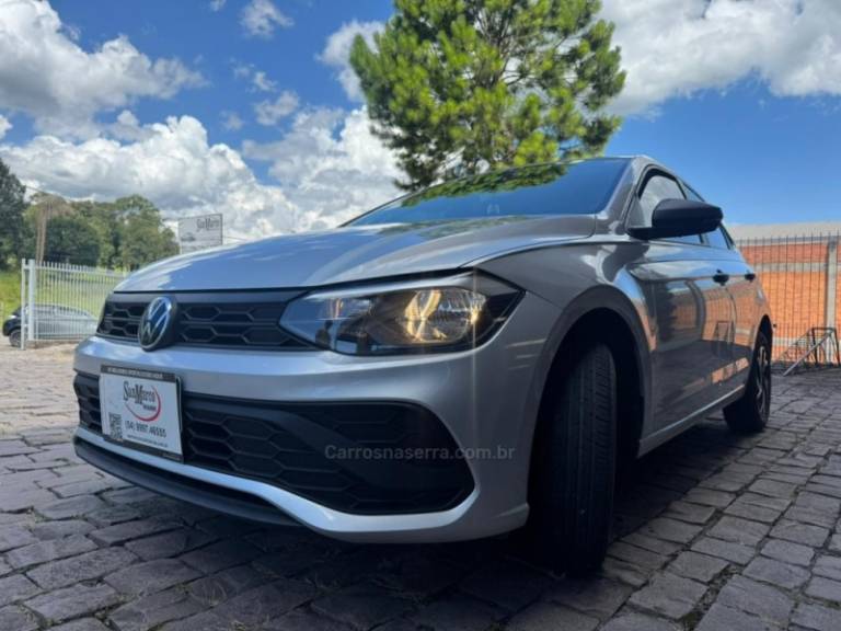 VOLKSWAGEN - POLO - 2024/2025 - Prata - R$ 79.000,00