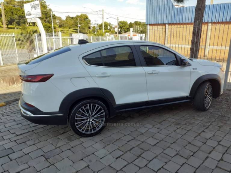 FIAT - FASTBACK - 2023/2024 - Branca - R$ 145.000,00