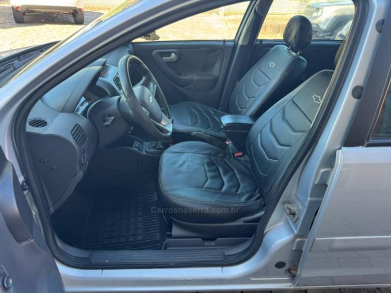 CHEVROLET - CORSA - 2011/2011 - Prata - R$ 26.000,00