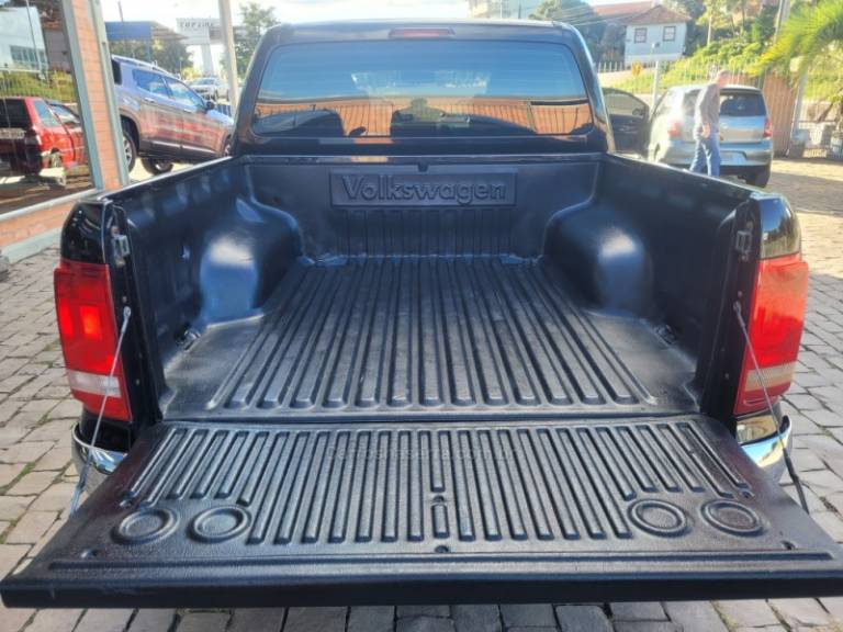 VOLKSWAGEN - AMAROK - 2010/2011 - Preta - R$ 85.000,00