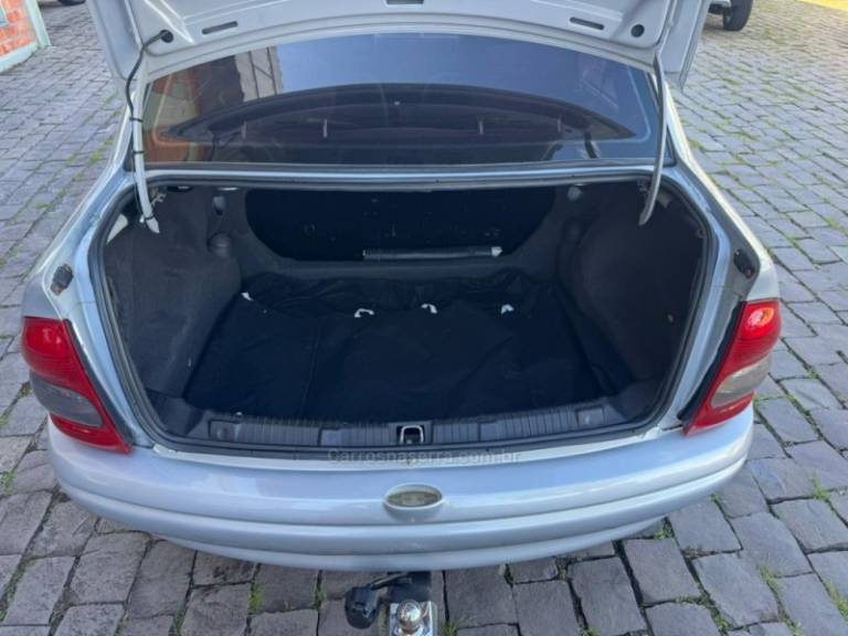 CHEVROLET - CORSA - 2000/2001 - Prata - R$ 14.000,00