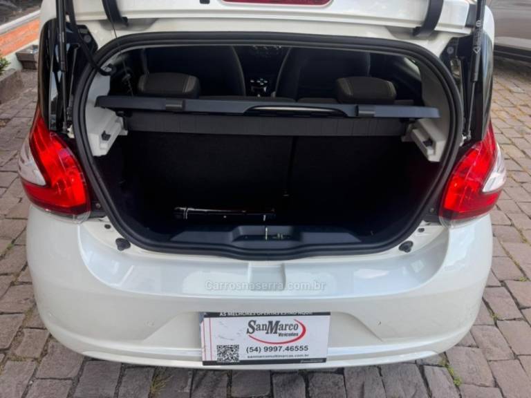 FIAT - MOBI - 2017/2018 - Branca - R$ 46.000,00