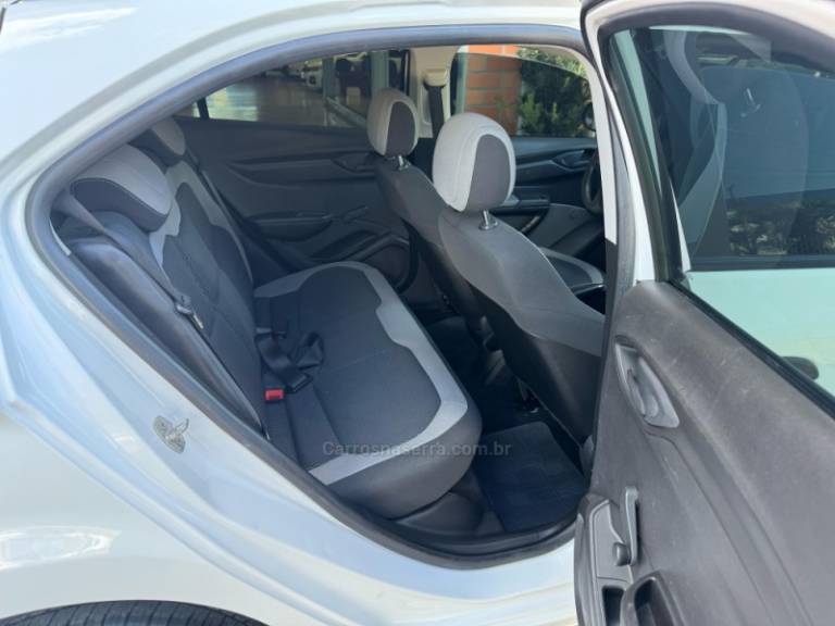 CHEVROLET - ONIX - 2015/2016 - Branca - R$ 47.000,00