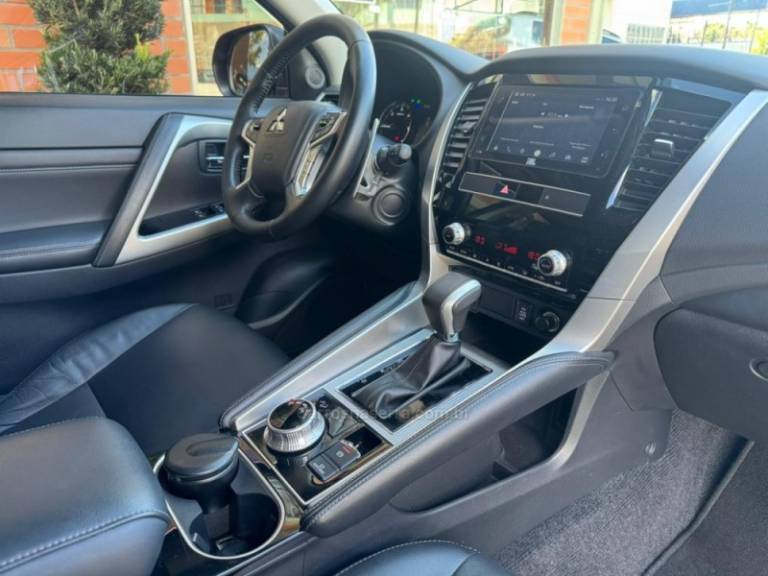 MITSUBISHI - PAJERO SPORT - 2023/2024 - Preta - Sob Consulta