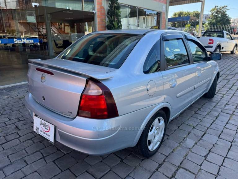 CHEVROLET - CORSA - 2011/2011 - Prata - R$ 26.000,00