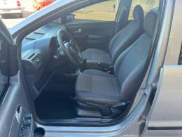 VOLKSWAGEN - FOX - 2008/2009 - Prata - R$ 26.000,00