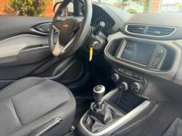 CHEVROLET - ONIX - 2017/2018 - Branca - R$ 60.000,00